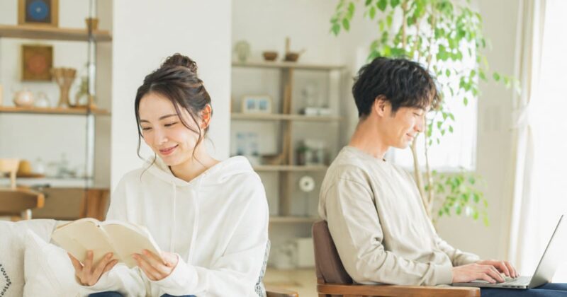 穏やかなリビングの午後